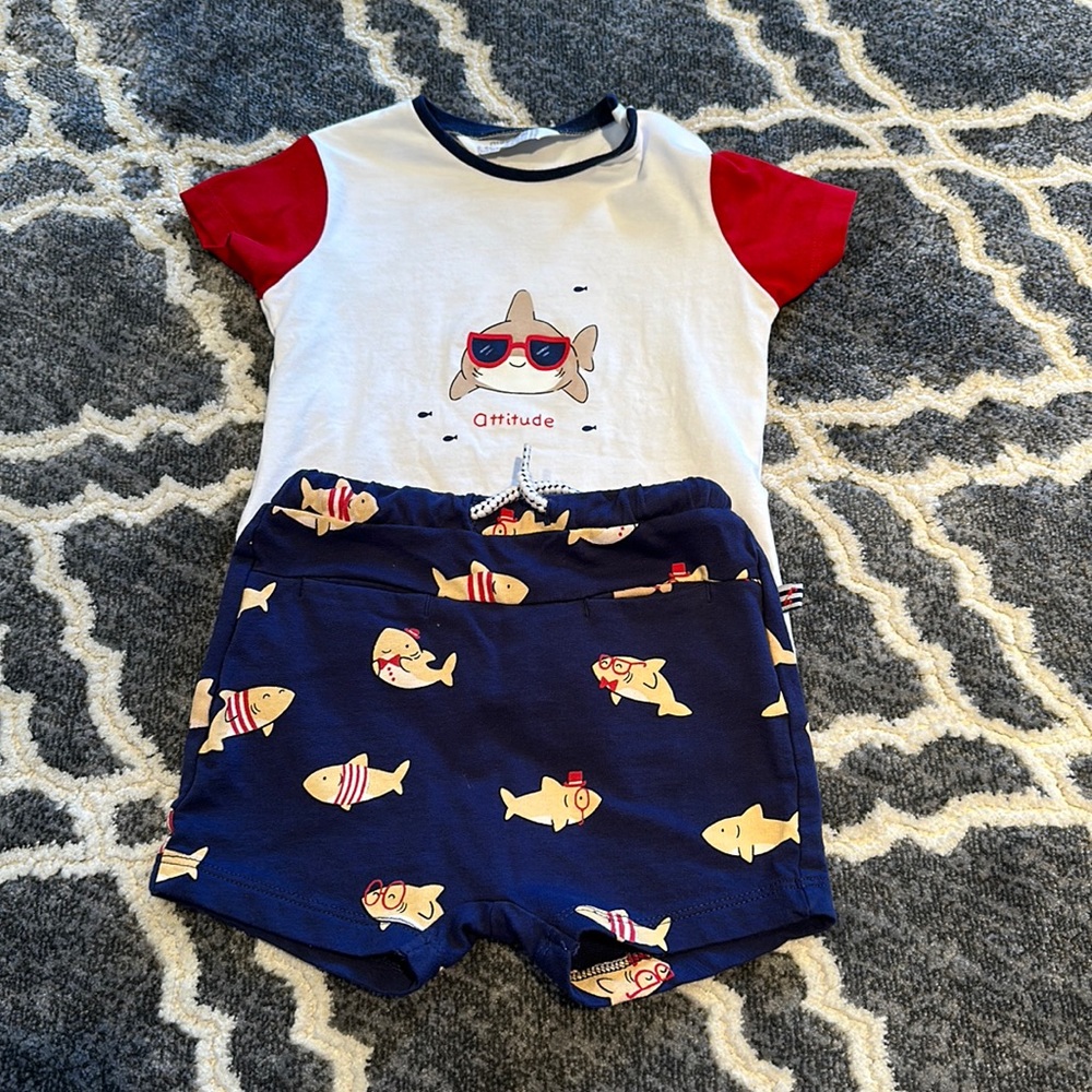 MAYORAL
Shark Print Set of T-Shirt and Shorts in Navy and Red